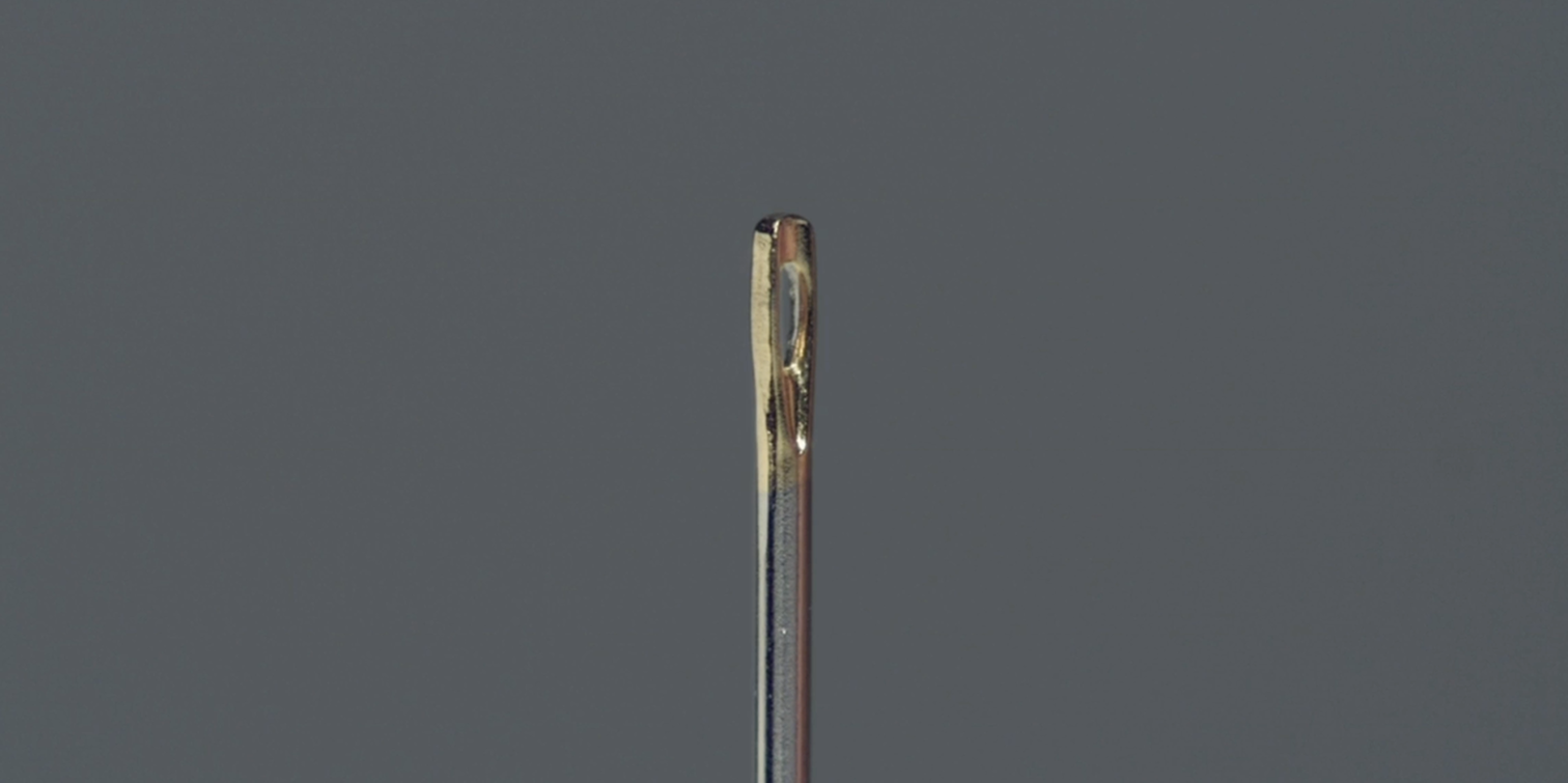 Aka-research is a development center for garments and footwear blending technical expertise with creative freedom.